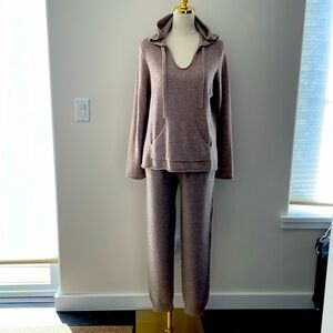 Monrow cashmere 2 piece jogger set size Medium